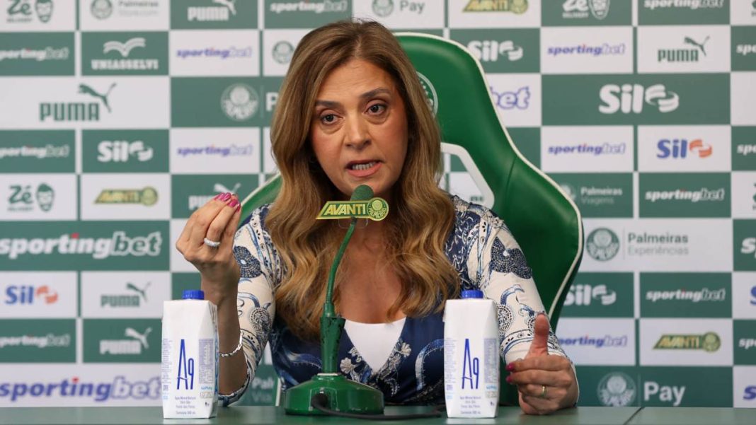 Leila Pereira, presidente do Palmeiras, durante coletiva de imprensa