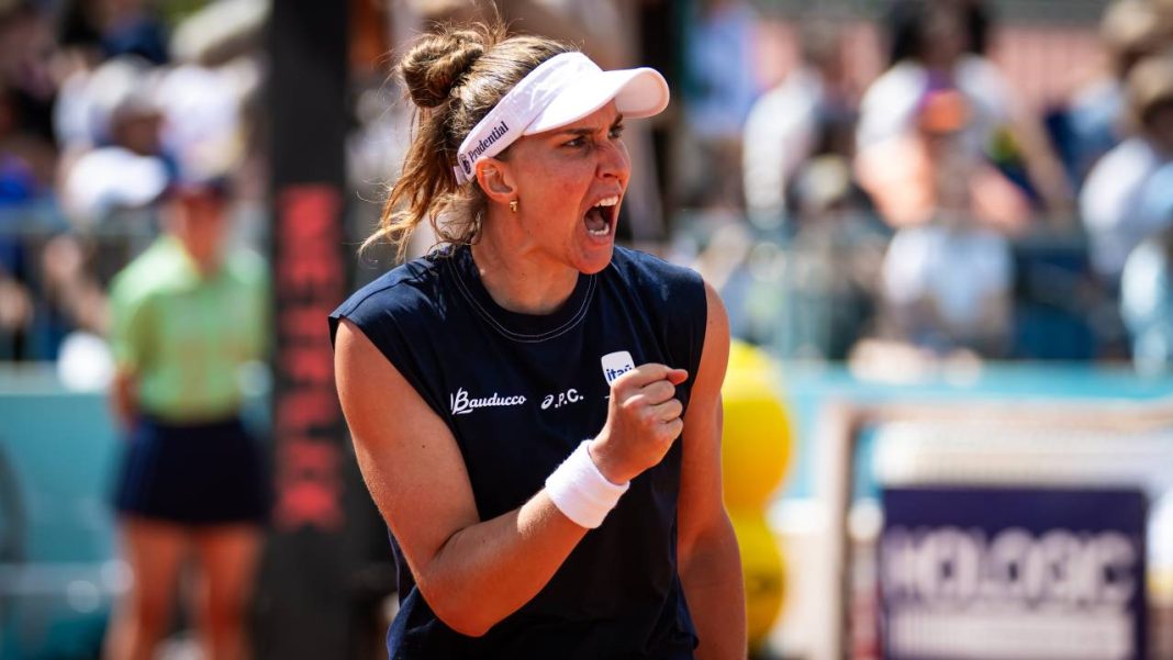 MADRID, SPAIN - APRIL 26: Beatriz Haddad Maia of Brazil in action against Belinda Bencic of Switzerland in the third round on Day Five of the Mutua Madrid Open at La Caja Magica on April 26, 2025 in Madrid, Spain